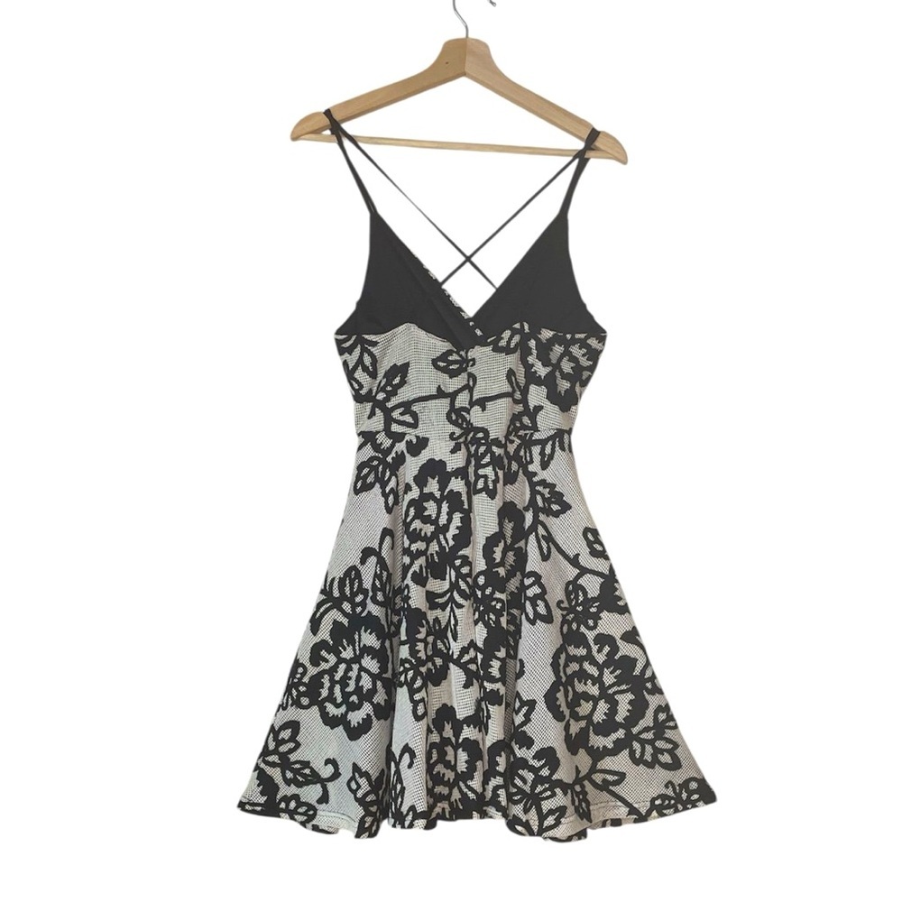 Black Lace Detailing Mini Dress Medium - Picture 2 of 3